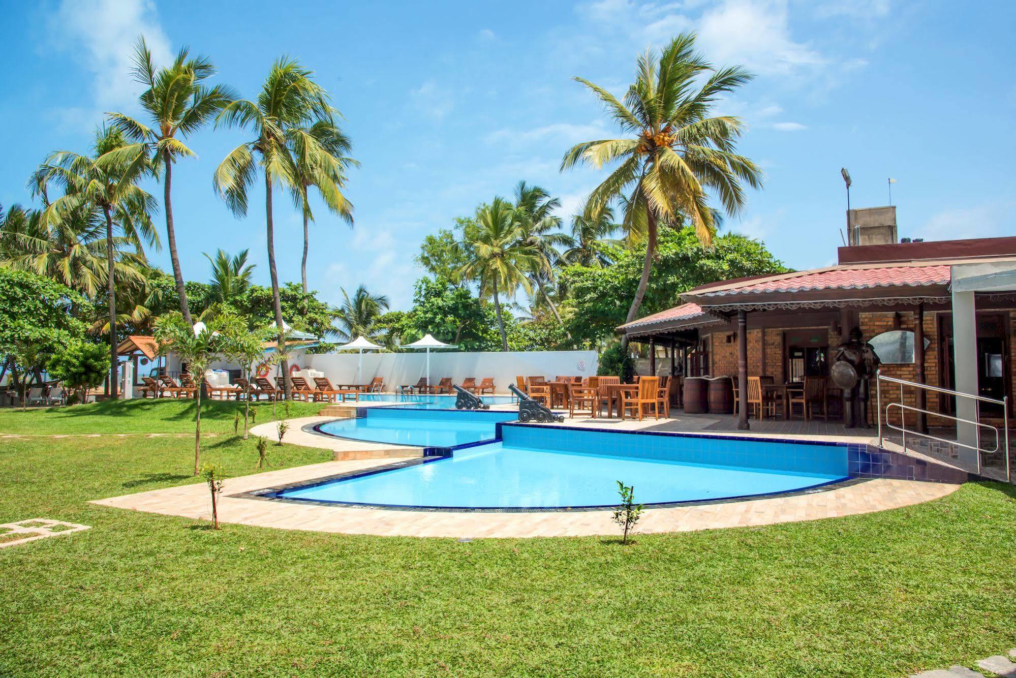 Paradise Beach Hotel Negombo Exterior photo