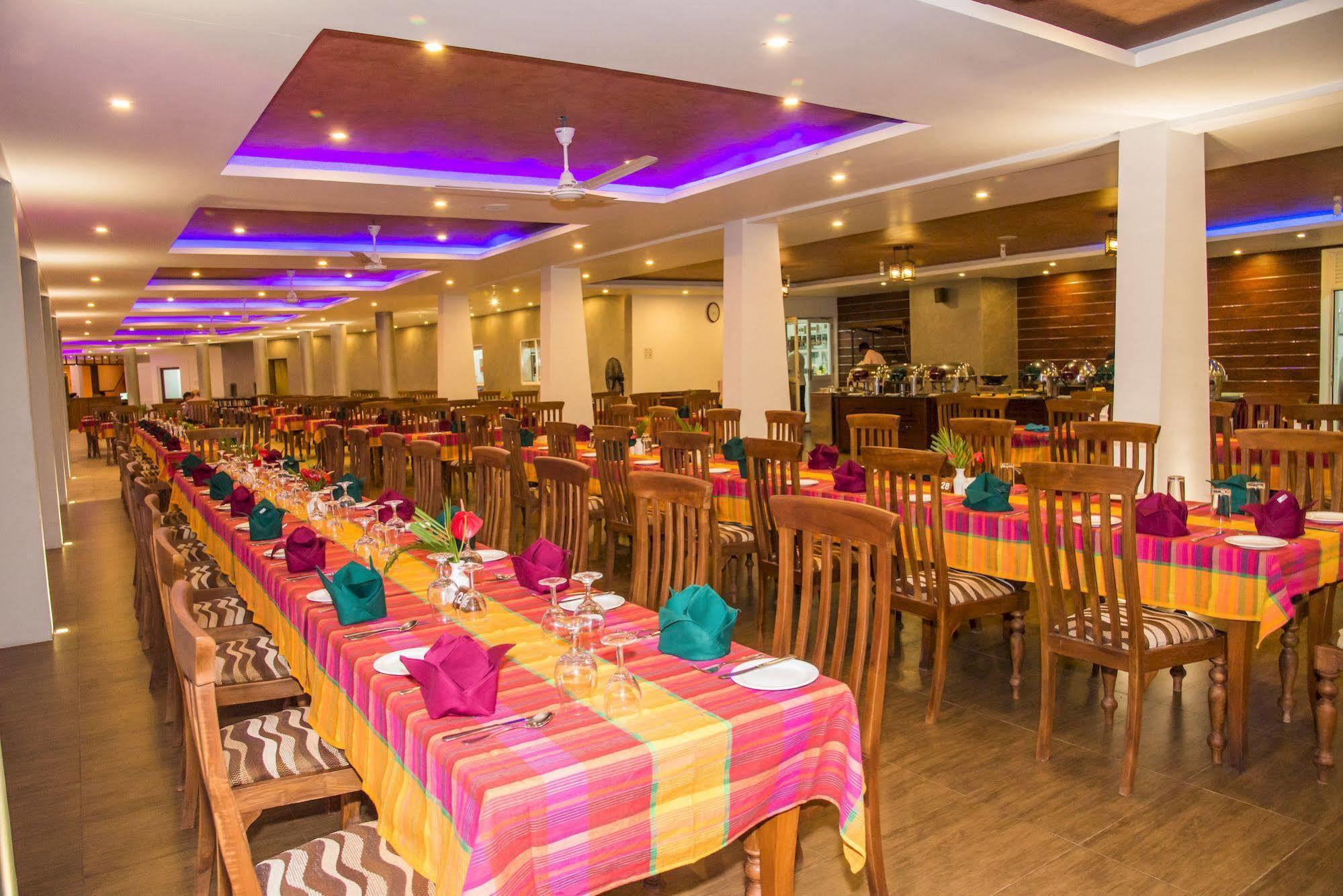 Paradise Beach Hotel Negombo Exterior photo